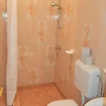 Sasi Apartmanhaz *