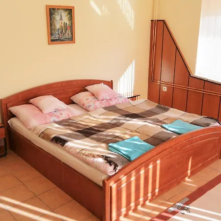 Sasi Apartmanhaz Lejlighed Esztergom