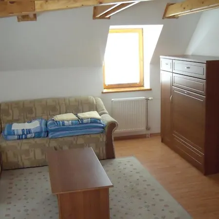 Sasi Apartmanhaz Strigoniu