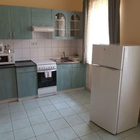 Apartment Sasi Apartmanhaz *