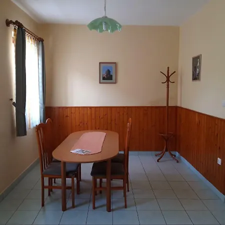 Sasi Apartmanhaz Apartment