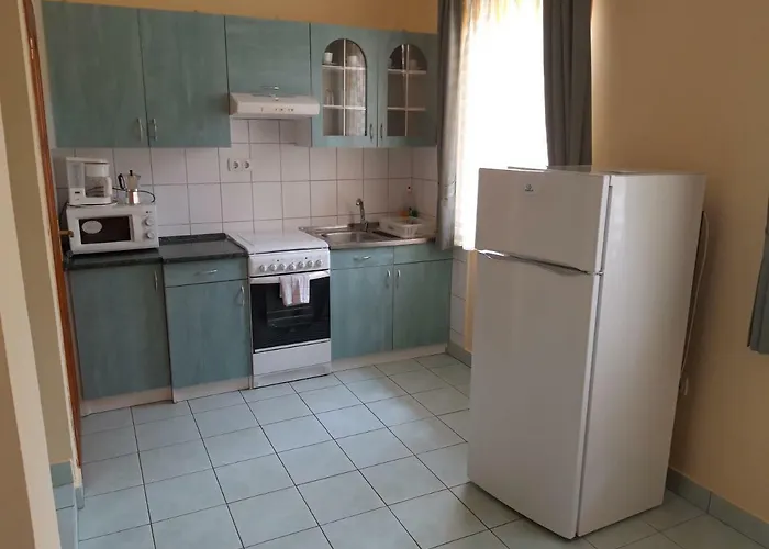 Apartment Sasi Apartmanhaz *